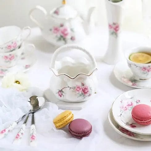 English Porcelain Tea Set with Camellia Flowers – Teapot 500 ml and 4 Cups