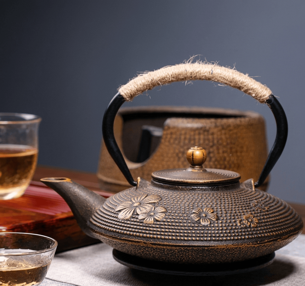 Japanese Cast Iron Teapot with Gold Flowers 800ML